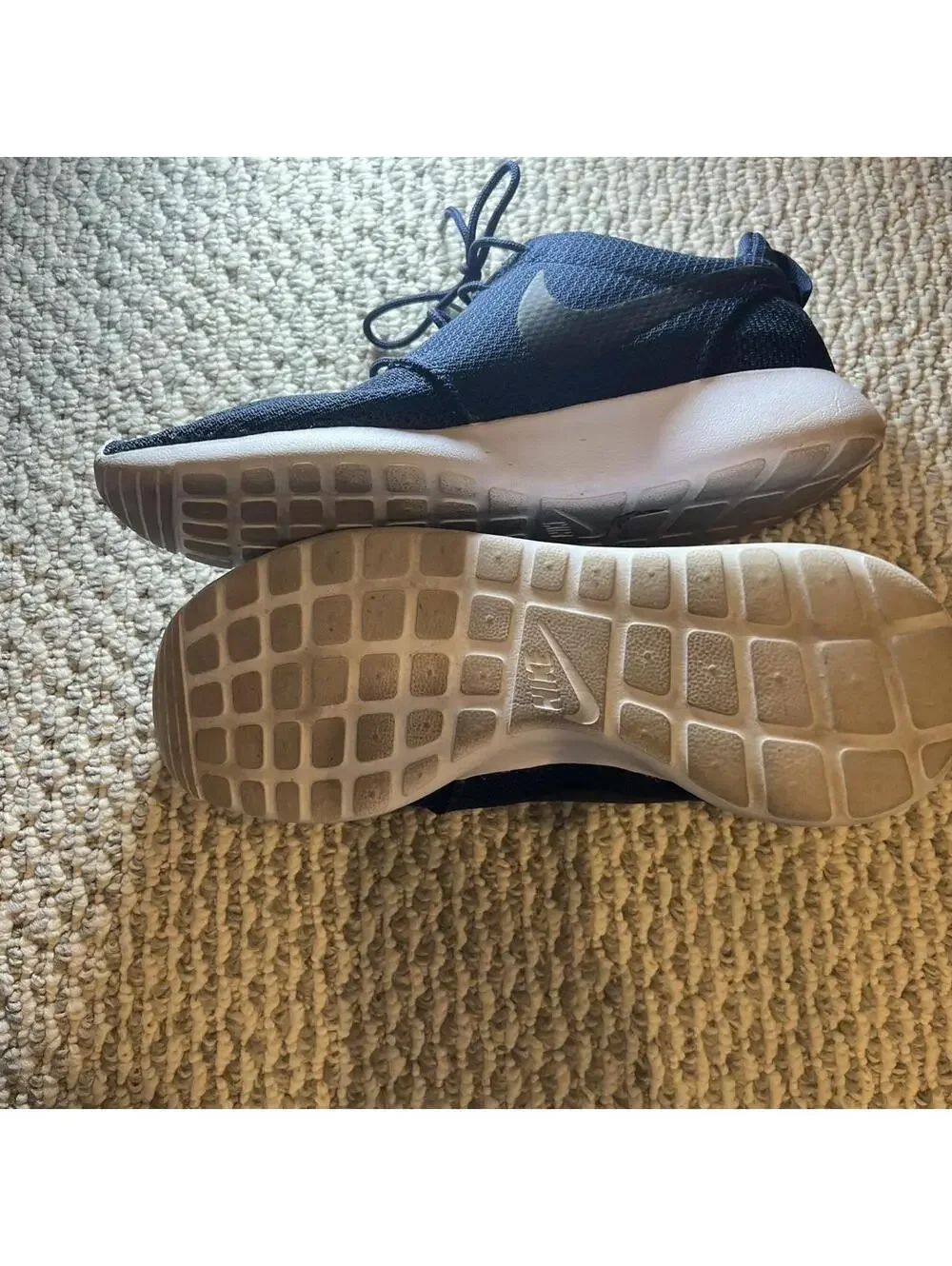Nike Men's Black and Navy Trainer